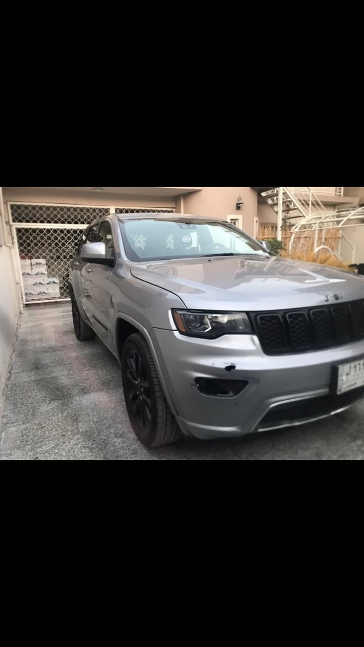 سلام عليكم جيب لاريدو بلاك توب موديل 2021وارد امريكي للبيع فقط فتحه بصمه تشغيل عن بعد رادارات جانبيه و خلفيه ونقاط عمياء و مثبت سرعه 
سستم صوت alpina  9 سماعات ودمام تدفئه مقاعد وستيرن تحكم كشن كهرباء جنطه كهرباء وضعيات echo - normal - sport  شاشه جبيره حادث جاملغ وبنيد بدون دواخل صور الحادث ورقم شاصي مرفق مع الصور مكان السياره بغداد الدوره جمعيه خير الله سعره 26500$ دفترين وخمسه وستون ونص الاتصال *********** تحياتي
