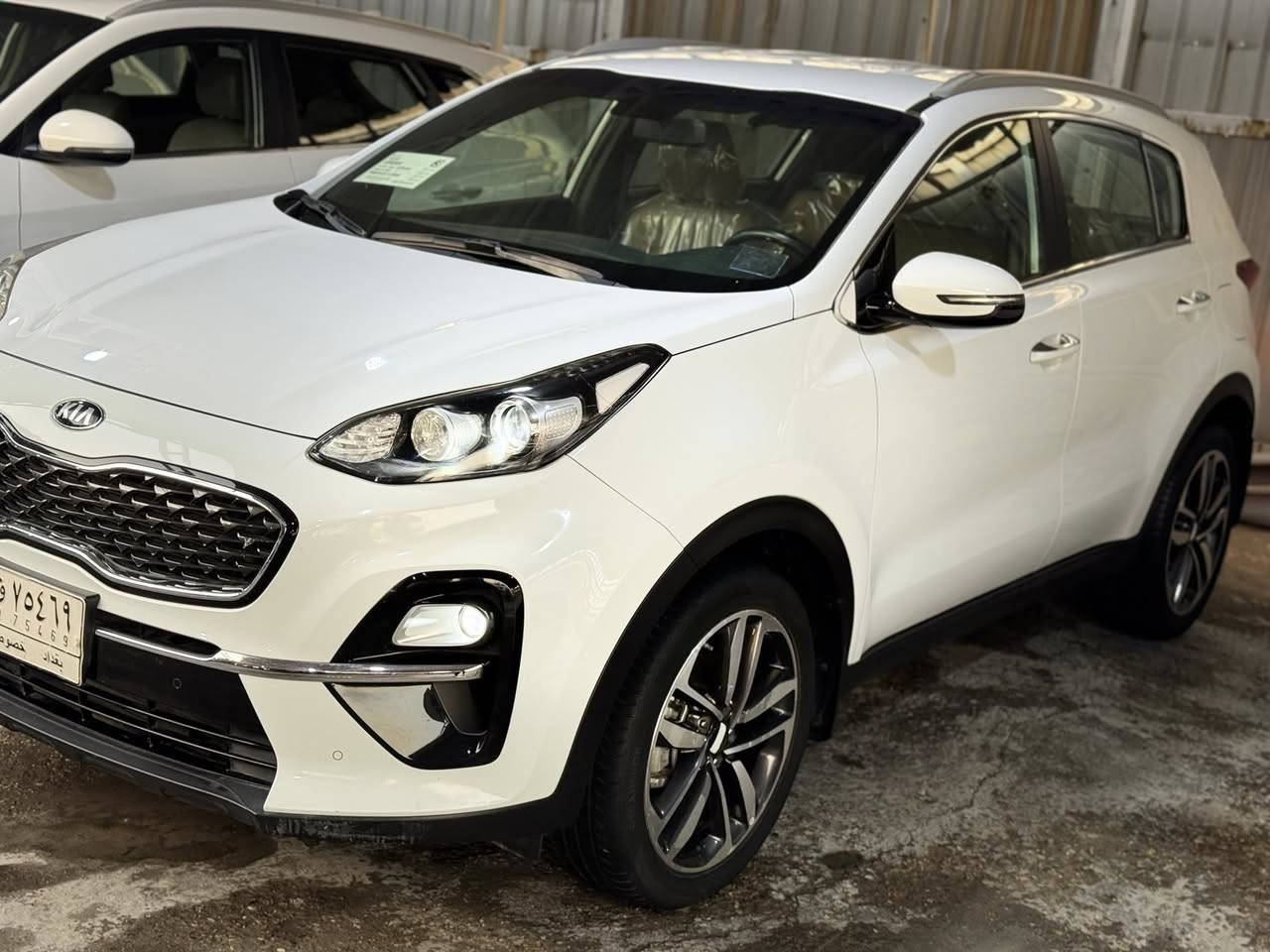 كيا سبورتج  2020
رقم بغداد
مكفوله من كلشي ماشية (26) الف فقط سبير منازل 
 المواصفات عادية 
حجم المحرك 2,0L
دوش2000 
4اسطوانات نوع DOHC
مرتبط بگير بوكس 6سرعات
مري شفط
ويل كب 19 
يدة باب نيكل  
حساس دعاميةامامي
حساس دعامية خلفي
كشافات هيلوجين
لد نهاري 
داخل جلد حمصي 
شاشة اعطال
درايڤ مود
تحكم مقود جهتان
كروز سرعة
مخرج USB ipod
‏ ABS
تبريد امامي و خلفي 
رقمي ‭***********‬ 
السعر203
مكاني بغداد زيونة
