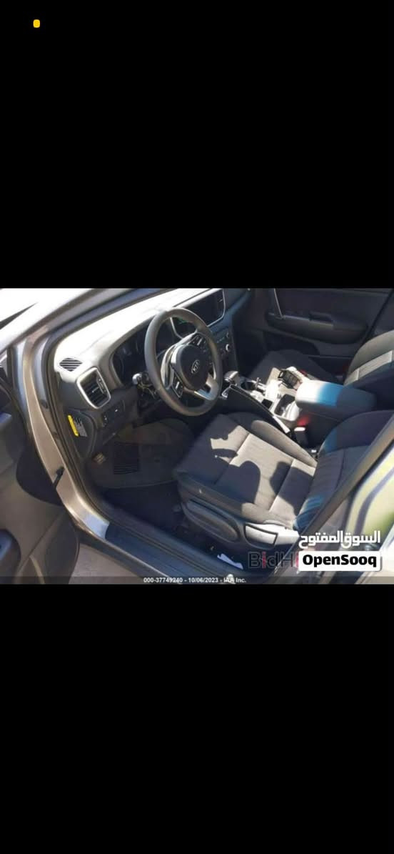 🚘 كيا سبورتج موديل 2022 - للبيع أو المراوس 🚘
المواصفات العامة:
 النوع: كيا سبورتج (Kia Sportage).
 الموديل: 2022.
 المحرك: 2.4 لتر (GDI) قوي جداً، نشيط واقتصادي.
 العداد (الممشى): 64 ألف كيلومتر فقط (ممشى قليل وممتاز بالنسبة لموديلها).
 الرقم: بغداد (جاهزة للتحويل مباشرة).
✨ حالة السيارة والمواصفات الداخلية:
 الضرر: السيارة مكفولة بالكامل بحالة الوكالة وبتقرير فني يثبت سلامتها.
 الداخلية: غرفة نظيفة جداً وبحالة ممتازة (كراسي مخمل أصلية بلون أسود).
 التحكم والتقنيات: تحكم ستيرن كامل (تثبيت سرعة + تحكم بالوسائط والاتصال)، دشبول ديجيتال، وشاشة لمس متطورة.
 الأمان: نظام بريك تلقائي عند الطوارئ (Auto Brake) لمنع التصادم + حساسات أمان.
💰 السعر:
 السعر المطلوب:170 ورقة (وبيها مجال بسيط وطيب للجادين).   

الاستفسار ***********

