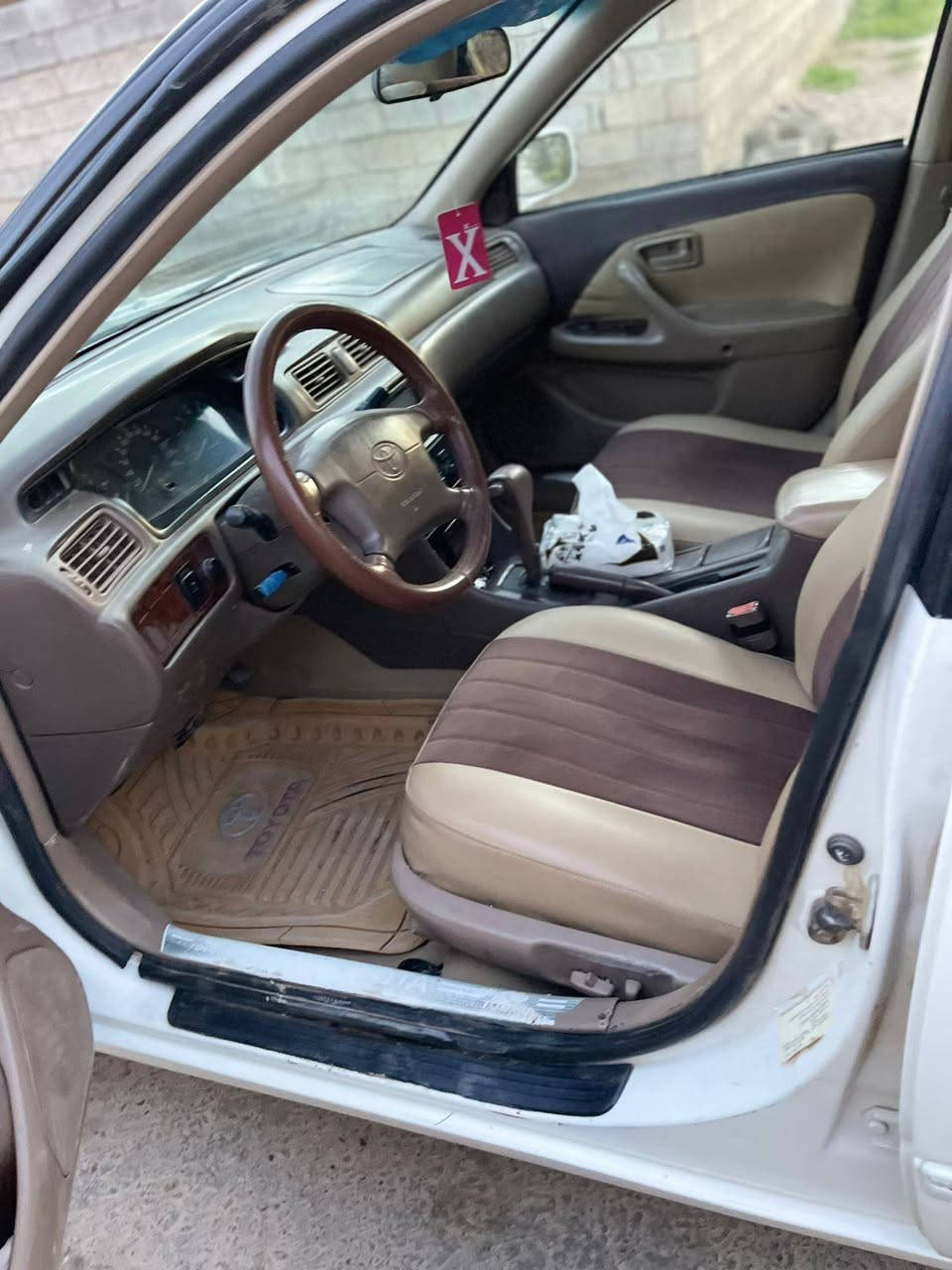 السلام عليكم  كامري موديل 2000 نظيفه خليجيه فول مواصفات سنويه لل 27 مكانهه ديالئ صاحبهه باديالئ تحويل ابكل المحافظات كامله تبريد طخم تاير كهربائيات صدر مكينه كير فتحة سقف للبيع او مرواس حسب القناعه سعرهه 68 *********** سيارة نظيفه مال جني
