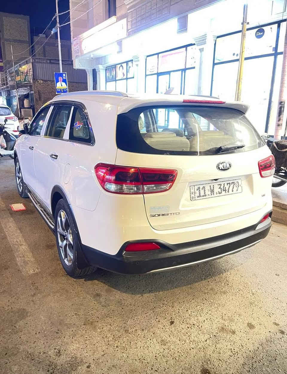 السلام عليكم
سورنتو 2015 خليجي 6 سلندر لايت زنون بلاد وزراك لايت وشاشه كبيره وكشنات جلد 
ماشيه 175 
مكفوله من الصبغ والتبديل فقط البنيد مصبوغ سيارة جاهزه ورقم بغداد باسمي مكاني واسط الكوت السعر 195
***********
