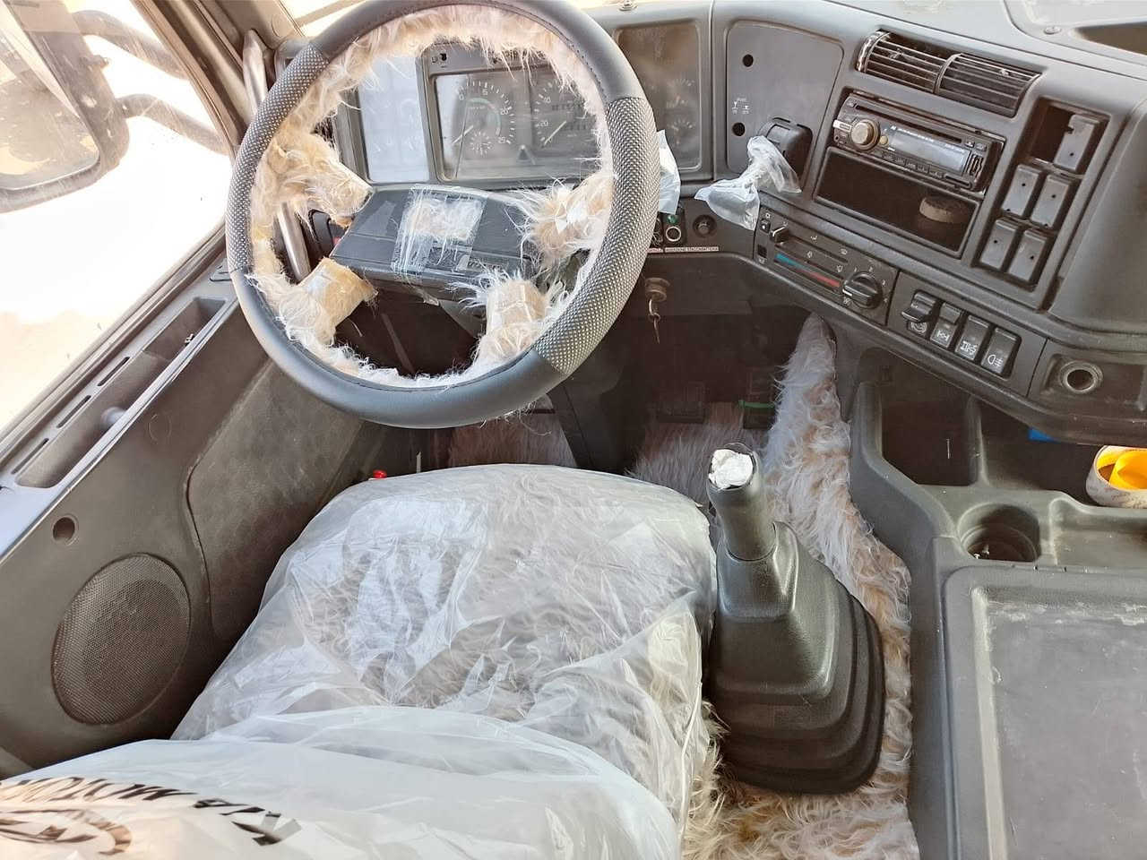 السلام عليكم سياره فاضله للبيع موديل 95 مكينه وفيرا اكشن مقفولات افلات مربوطهلتحويل الساعه 75 فيها مجال رقم الهاتف***********
