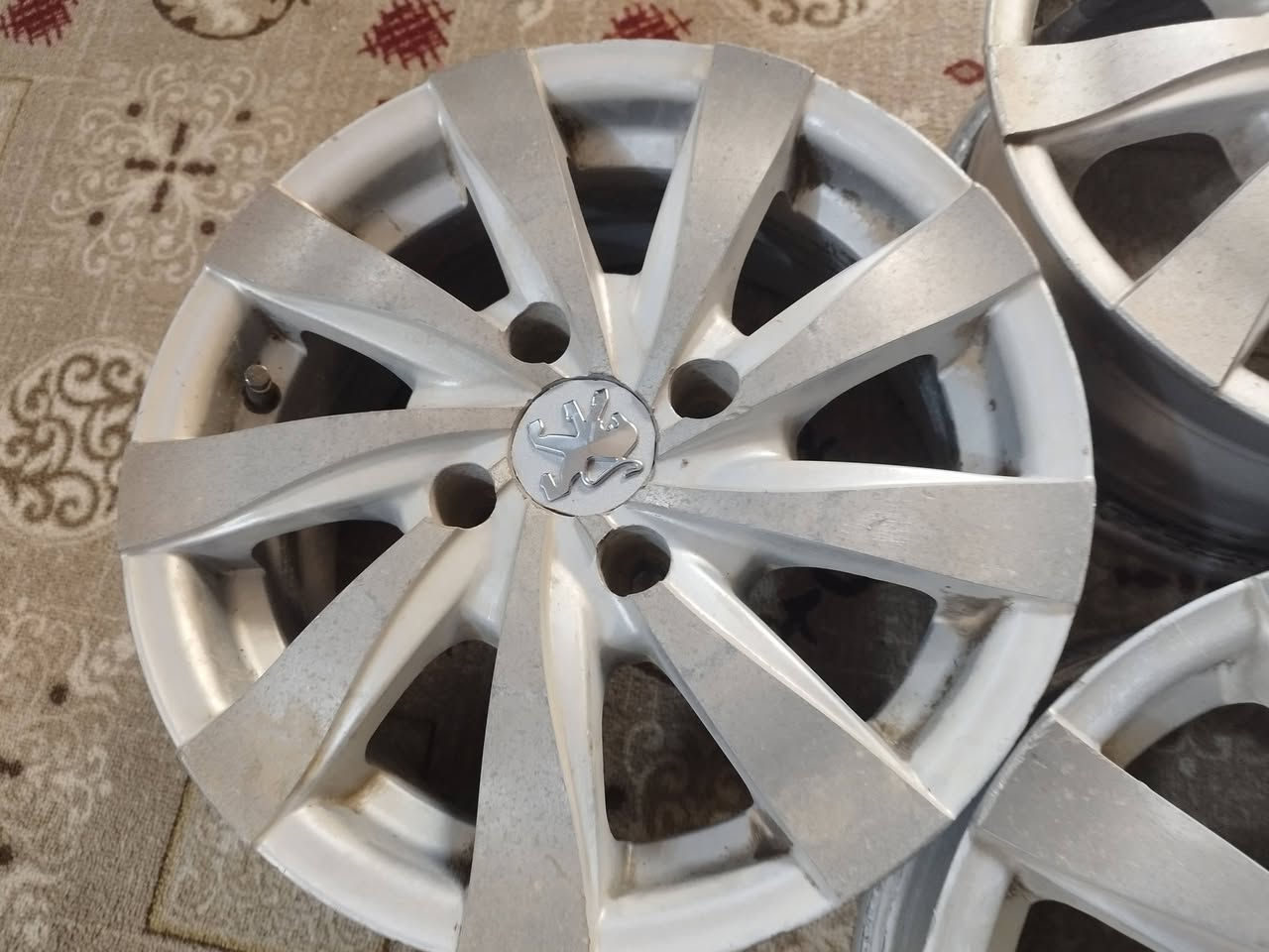 للبيع تخم ويل كب مع كبات صغيره اصليه الويل البلادي الثقيل حجم ١٤ مال بيجو فرنسي ٢٠٦ بسعر قفل قفل ١٥٠ الف بس الكبات الصغار ماخذهن ب٣٠ الف موجودات في كربلاء 
***********
