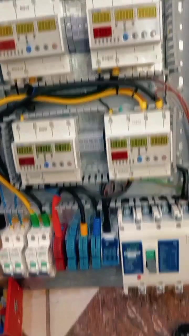 بورد ثري فيز، كل فيز ٦٣ أمبير
سلكتر عدد ٣ مع جهاز تحويل
تنفيذ بأعلى دقة وكفاءة ⚡
***********
