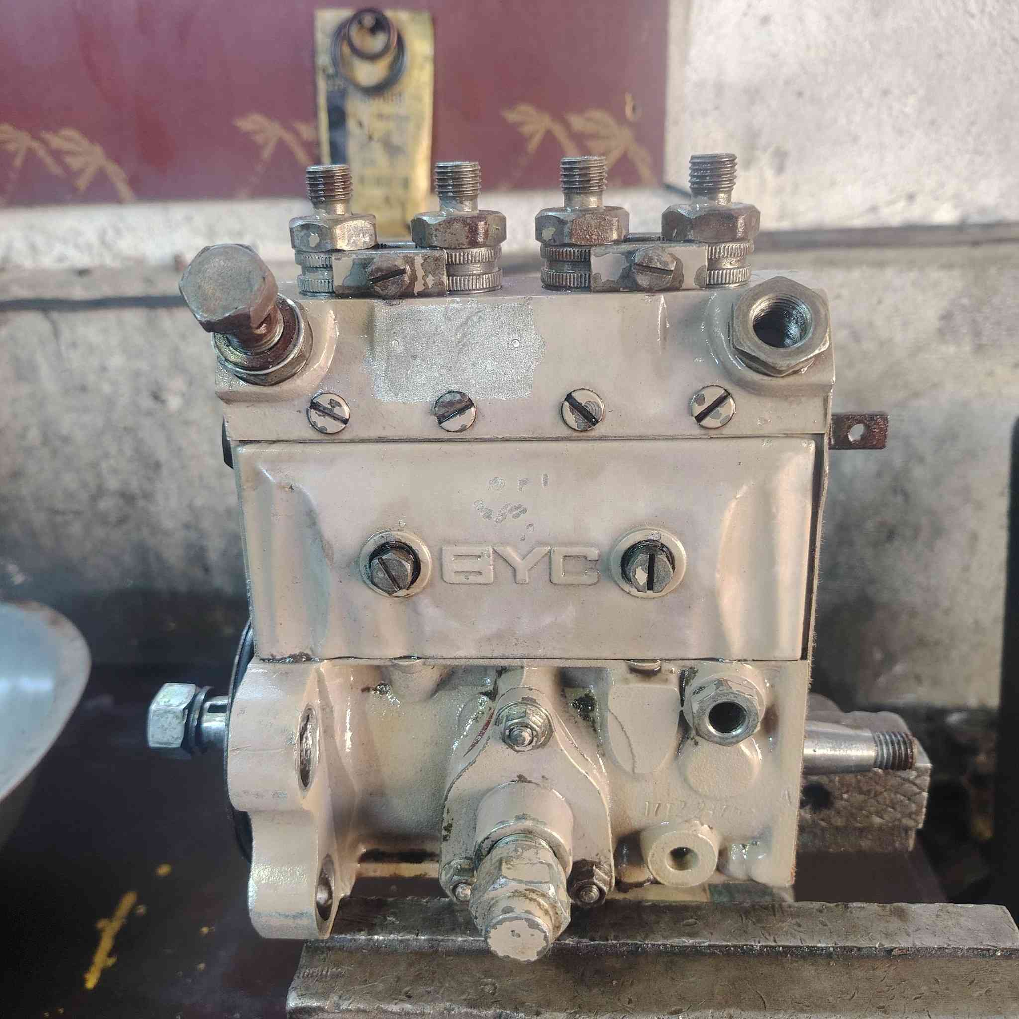 للبيع بم كاز محرك كمنز ٤سلندر ***********
