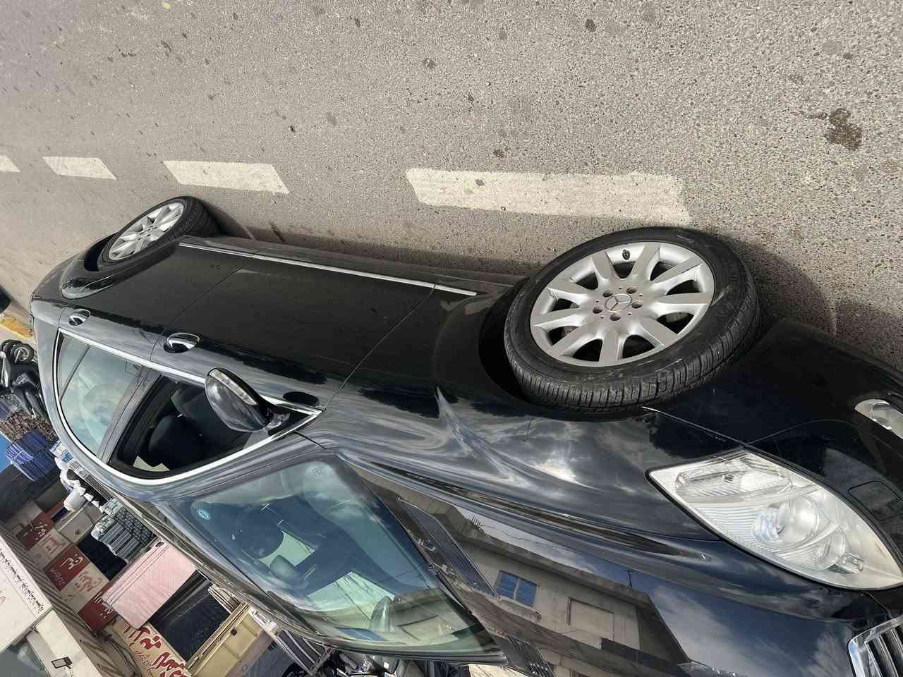 سلام وعليكم مارسيدس 350  موديل 2006 فول مواصفات بيه قطعتين صبغ كلير  سياره جاهز علا آخر حبايه رقم أربيل جديد كير محرك كفاله سعر 165 مكان بغداد جكوك رقم تلفون ***********
