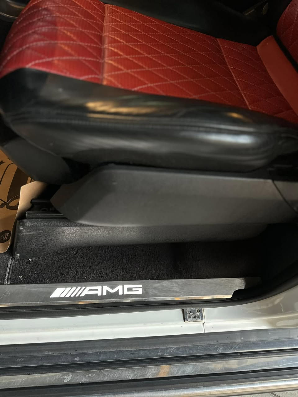 سلام عليكم G clas 2015 ايدشن وان داخل احمر يعني فول مواصفات خليجي اعلى فئه ضمان دولي سياره باقيه عل وضع الوكاله جديده جدا مكفوله كفاله عامه من صبغ وكير محرك ارقام سنويه جديده راسن احولك مكان السياره السليمانيه ميحتاج اكتب مواصفات لان فول السعر 465 وبي مجال ***********
