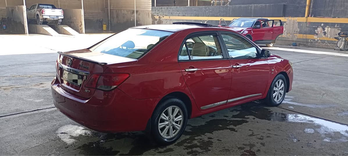 Byd 2014 كير  اتوماتيك محرك وكير وتبريد بشرط باب الشوفير والخلفي صبوغ بدون دواخل هزه وسنوية جديد 2031 
*********** أربيل, العراق
