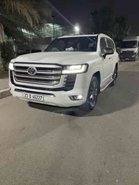 لانكروز 2022 VXR داخل احمر ماشيه 47 رقم شمالي بيها بارد جدا بسيط والبا...