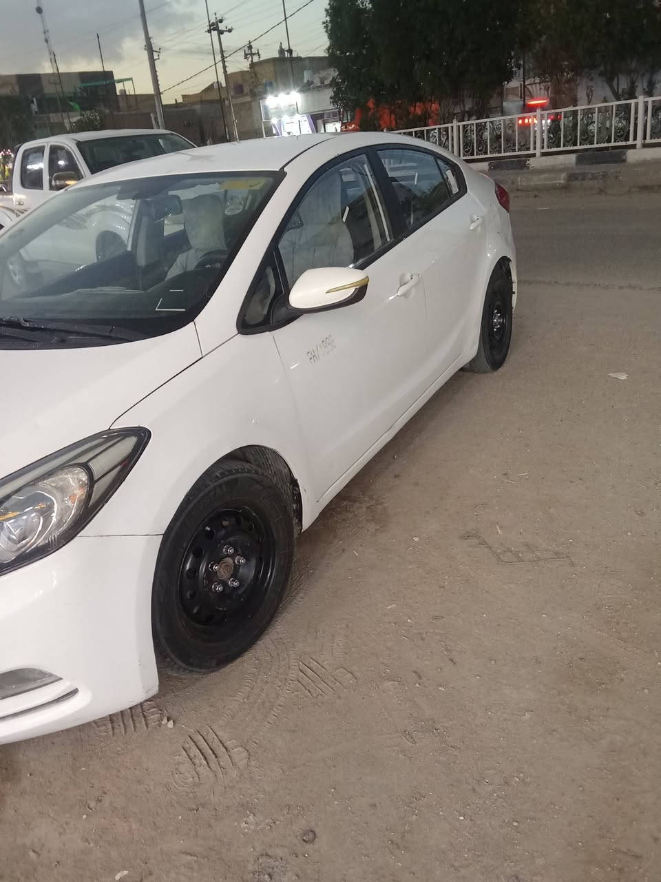 سياره سيراتو 2014 محرك 1600دوش بيه شويه بلبنيد وطرف جاملخ الامامي وباب مبدل وهلال جاملغ الخلفي سعر 102 وترهم اقساط حسب المقدمه الاستفسار اكثر الاتصال ***********
