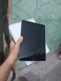 آيباد 9 • ٦٤ جيجا • بصمه شغاله