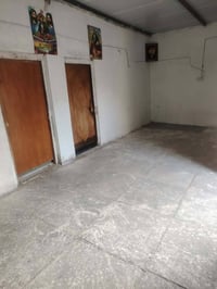 مساحته ٢٠٠ غرفتين وصاله ومطبخ وصحيات ومنور وحديقه ٥٠ متر سند ٢٥ مرقم ب...