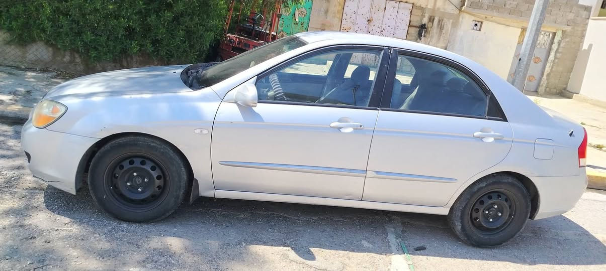 كيا سيراتو 2007
محرك دوش 16
فول عادي تحكم مري شفط
عليها غرامه 4  ورقات تنزل من سعر
 السعر 57
ضررها صبغ جاملغ نفر
مكاني موصل الايمن

رقم ***********
مكاني موصل الايمن
