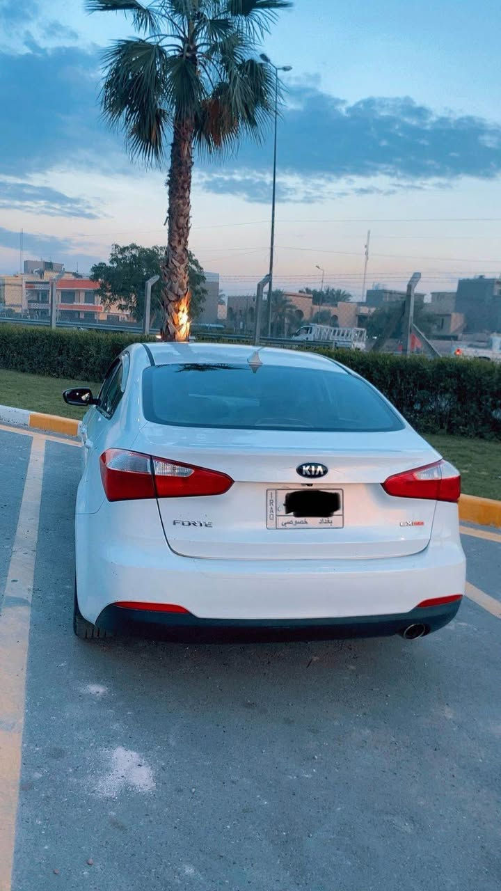 السلام عليكم
كيا فورتي 
2014
لون ابيض 
مكينة 2000 GDI
كير AT
رقم بغداد بأسمي 
تحويل ثاني يوم
مكاني بغداد 
المميزات 
مري شفط 
جام  كهرباء
مثبت سرعة 
كامرة خلفية 
مانع انزلاق 
حامل اكواب خلفي امامي 
السارة مال  بيت خير من الله 
ضررها خفيف جداً  موضح بالصورة 
السعر ١٠٣ وبيه مجال 
رقم الهاتف *********** بغداد, العراق
