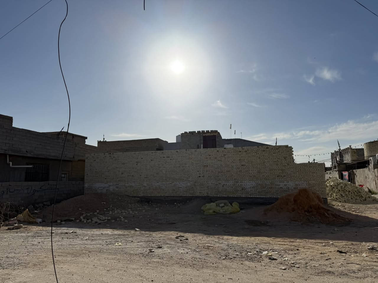 سلام عليكم اخوان قطعه للبيع مساحة 200 متر ركن  . الدوانم مقابيل الاربعتالاف  قرب صورة السيد الشهيد شارع التشابيه الثانيه شارع حسن باتول  ***********
