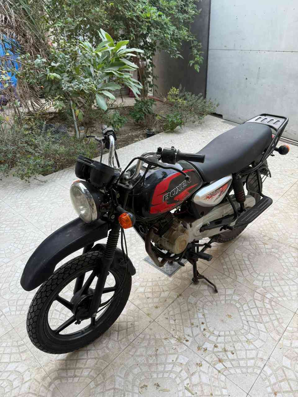 السلام عليكم اخوي 
دراجه بوكسر اوراق اصولي كامله للبيع 
دراجه نضيفه كفرات وكهربائيات كله شغاله الدراجه مفتوحه مره وحده 
دراجه مال جناي خدميه ما متعوبه مكاني البصره قظاء المدينه 
اي استفسار ع هذا الرقم ؟ ( *********** )
