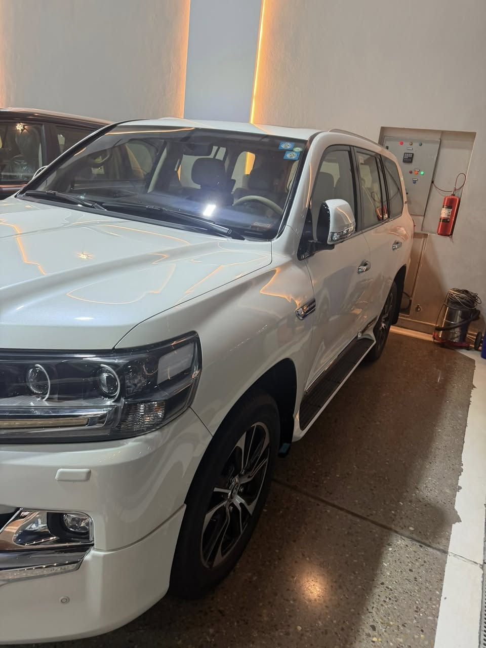 سلام عليكم
لاندكروز موديل 21 
Gxr
ماشيه 33000 السياره كلش جديده السعر 56000$
***********@
