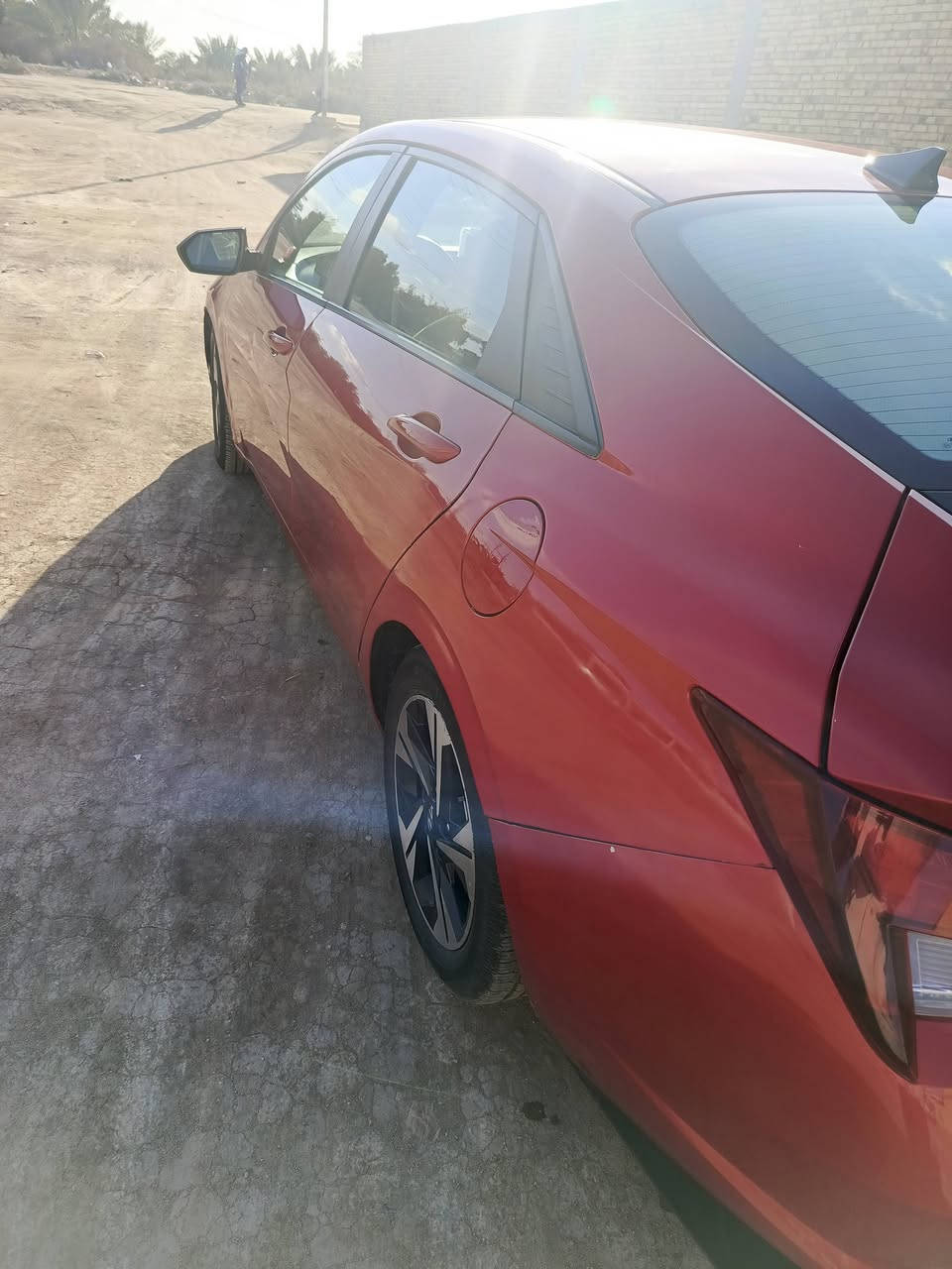 السلام عليكم النترا 2021 فول مواصفات عدا الفتحه حادث امريكا جاملغ وبنيد وهنا بالعراق شبر بالباب عكس السائق وجاملغ سونار موجود
تحكم جهتين 
ثلاث انظمه قيادة 
تحديد مسار 
رادار جانبي امامي خلفي 
 محرك 2000دوش
توقف ذاتي 
رقم ذي قار معوقين  وكاله عامه بأسم اليشتري
السعر 127 وبيها مجال 
هاتف ***********
