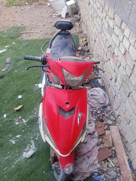 السلام عليكم دراجة البيع ابيع كوم حديد الدراجة ماتشتغل السعر 150  طافية متروكة المكان البلديات الصحفين  رقم تلفون***********
