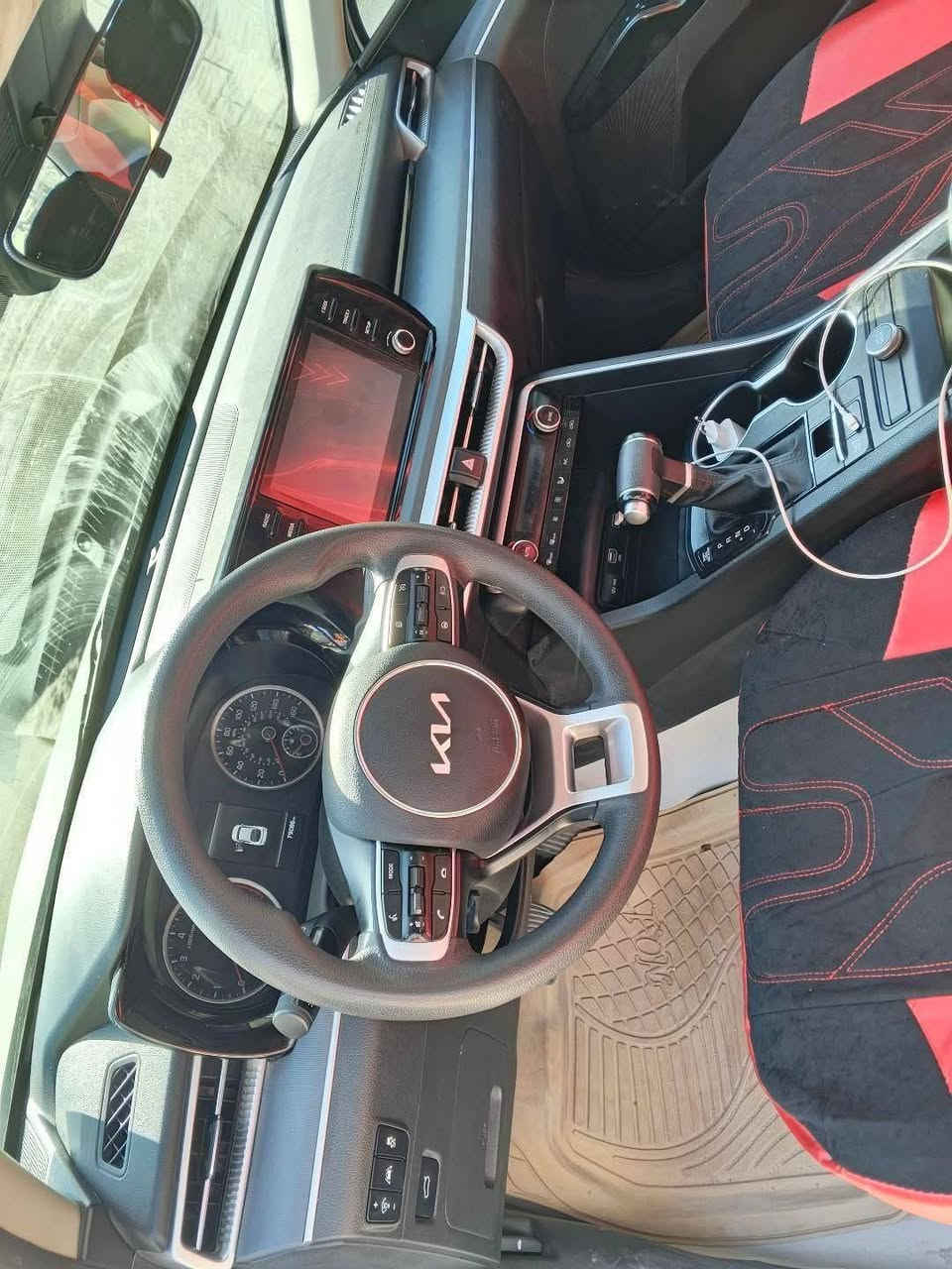 السلام عليكم عندي هاي السياره k5
رقم  معوقين ديوانيه والمعوق بلديوانيه  بيها ضربه جوملغ جهه العبري
وهذا رقم راعيها ***********
