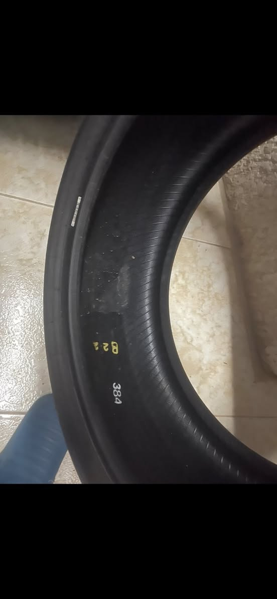 تاير نوع بيرلي مال سيارة k5 مال حاوية تفصيخ اخو جديد
***********
