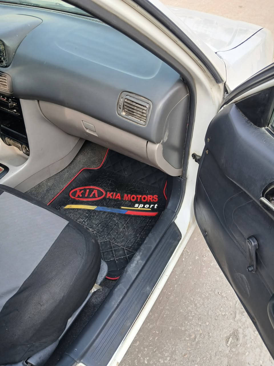 كورلا ٩٧ مكينه كيرحاويه حداديه ممتازه
تخم تاير سياره نظيفه بمعنى الكلمة داخل وخارج متعوب عليه 

سياره ناعمه ترايه مال سياره ٢٠ وترايك لطريبيل سنترلوك ريموت كامره شاشه تبريد شغال السعر٥٣ مع المجال *********** /***********غيرمتواجدعل فيس
