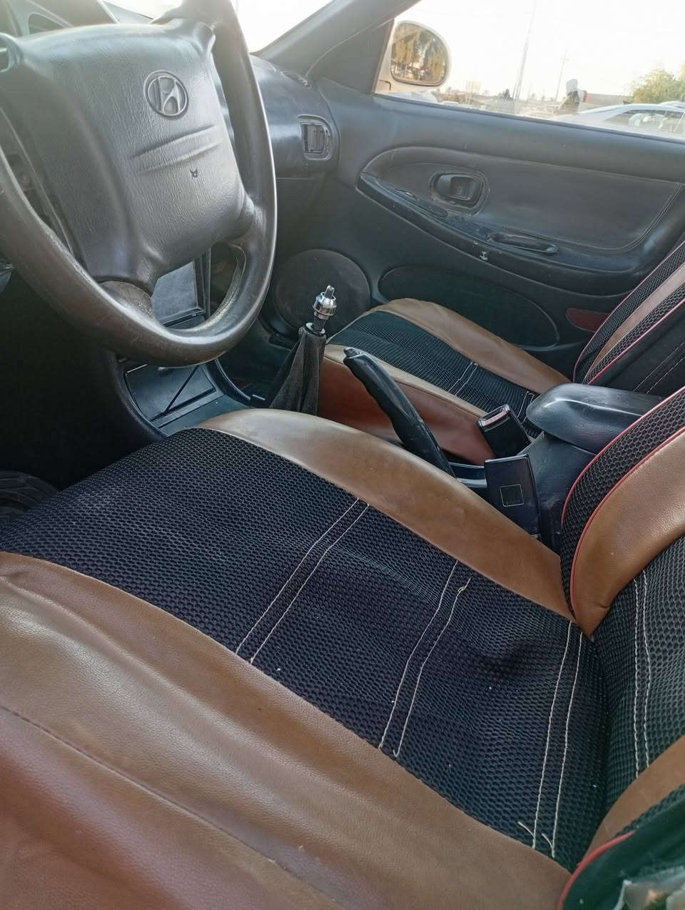 سياره سوناتا موديل 2000.مصبوغه عام اثر جراد اللون .السياره شغاله تعمل وتسير سنويه لل2027. ثاني يوم مداور السعر 30وبيه مجال  .مكان السياره بابل. هاتف***********
