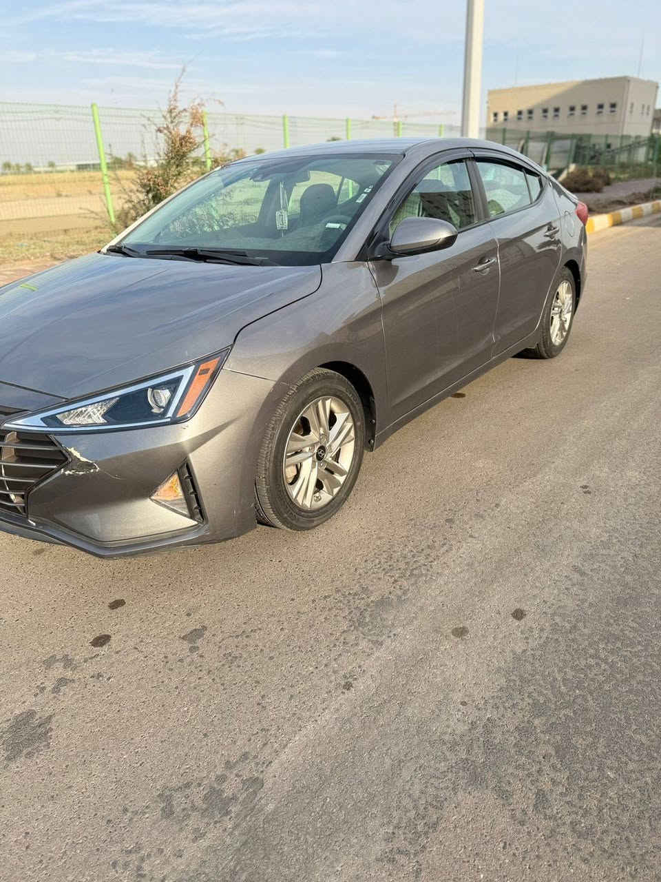 السلام عليكم النترا للبيع امريكي موديل 2019 سيارة نضيفة 

بالواقع احلة من الصور بسمي تحويل ثان يوم  19 معروف مواصفاتة.   حادثها قبق جنطة من جهة الجاملغ لايسر 
وجاملغ امامي  ضبغ اثر شخوط  شراي اتصل ***********
