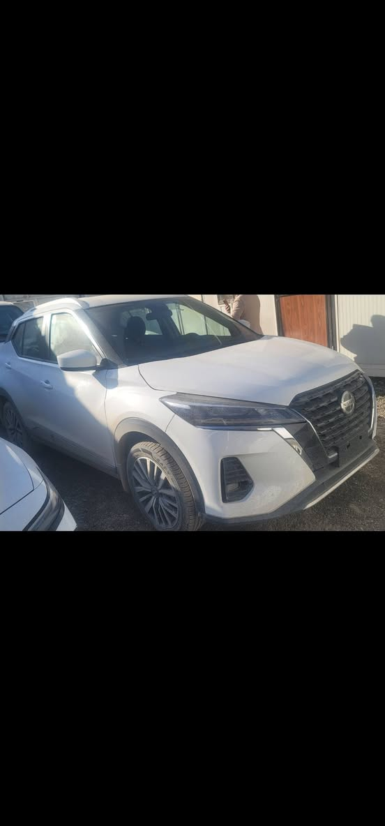 السلام عليكم نيسان  ٢٠٢٣ سيارة جديدة كلش مال جناي مماشية ٢٠٠٠ميل فقط ضررهافقط باب سائق مبدل بلادي والباقي مكفول سعرها ١٤٣ وبيها مجال ***********
