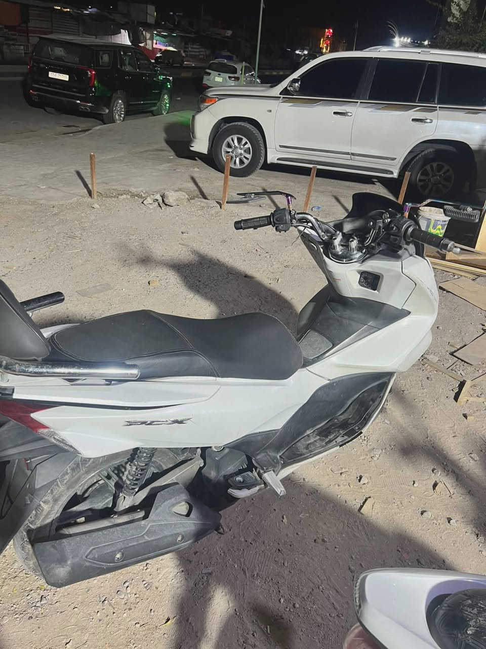 السلام عليكم
دراجة pcx جيل ثاني ياباني 
مكينة 150 
كلشي شغال ما بيها نقص 
ماشية 58 
دبل سويج تدفئة يدات 
بيها ملاحظات ب الكفر  

حي اور 
*********** 

السعر مليون ونص
 10$
 وبيها مجال
