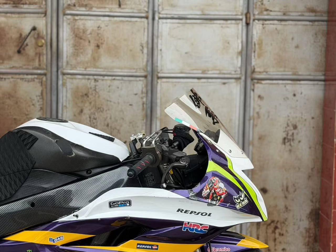 اقرا تفاصیل بعد راسلنی علی وتساب 
هلا بالربع
أنا أبيع دراجات بسعرها العالمي، مو بالسعر المحلي العراقي.
اللي يريد يشتري، يبعثلي رسالة واتساب فقط، أبدًا ما أرد على مسنجر ولا على الكومنتات.
ما عندي وقت أضل أكتب وأجاوب رسائل.

ترى هالمواتر سعرها ثابت، ماكو فصال ولا تنزيل بأي شكل.

وبكل احترام، هالمواتر نظيفة:
لا مفكوكة مكينة، ولا متلاعب بيها، ولا صاير إلها حادث، ولا بيها أي مشكلة.

أنا ما عندي أي نية أبيع لتاجر أو واحد يريد يتاجر بيها،
أنا أحب أبيع للفقير أو للشباب فقط.

وأنا تاجر، فاللي عنده مشاكل قومية أو سوالف زايدة لا يتواصل وياي.

واللي دا يحچي وياي اليوم، ثقوا كلامي:
إذا مو هسه تشتري، باچر أو بعد شهر، شهرين، ثلاث، أو حتى سنة،
بالنهاية راح ترجع وتشتري مني.

وإذا أنا اشتغلت شهر أو شهرين أو ثلاثة،
اعرفوا أني أشتغل صح وما أشتغل فِيل.

وأأكد لكم:
ساموراي سكيل أقوى بكثير مما تتصورون 🔥
Yamaha R6 
2011
38ورقە
کفرات-موزین موجمیل

⸻

✅ ضمان محرك وقير – بدون أي حادث
✅ الدراجة موجودة خارج البلد

🚢 مدة الوصول إلى السليمانية:
⏳ من 45 إلى 90 يوم بعد الدفع

📞 أرقام التواصل:
 • ***********
 • ***********
 • ***********

‎📢 تنويه مهم:
أعزائي الكرام، جميع الدراجات النارية الموجودة خارج البلد تصل خلال 45–90 يوم.

أعتذر إن كانت هذه المنشورات قد سببت إزعاجاً أو مشاكل لبعض الأشخاص 🙏

💼 لمن لديه شركة نقل في الصين أو اليابان:
يمكنني إرسال الدراجة النارية مباشرة إلى شركتكم،
✔️ جميع الدراجات بأسعار أرخص
💰 اقل : 500$ فقط
وبالمناسبة، الأسعار حقيقية وصحيحة.

أعلم أن بعض الناس تفاجأوا من الأسعار،
وأؤكد لكم بإذن الله سأحاول جعلها أرخص قدر الإمكان 🤝

🌹 شكر خاص لإدارة الكروب

🎥 تابعونا على تيك توك:
‏👉 https://www.tiktok.com/@madeinjapan919
‏👉 https://www.tiktok.com/@samuraiskill1

📌 يمكنكم متابعتي على تيك توك لمشاهدة أحدث الدراجات
