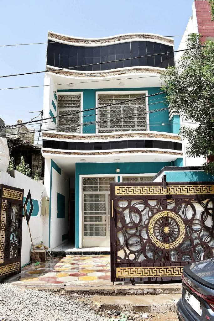 السلام عليكم ورحمة الله وبركاته
⭕⭕ دار للبيع غير مستخدم ⭕⭕

موقع البيت قرب الجزيرة السياحية يبعد 5 دقايق عن الجزيرة

جنس عقار الارض : ثلثين الك - بثلث للماليه 

 بفرع عرضه 10 متر
-بناء جديد غير مستخدم كامل مكمل 
-الاساس رفت مسلح والبناء بلوك 

-البيت مؤثث جزئيا واضح بالتصوير 
-( الاستقبال كامل ستائر جودة فاخرة جديد + قنفات جديد غير مستخدم + ميز تلفزيون كله جديد غير مستخدم )

-المطبخ ( كاونتر جديد مفصل على المكان كامل 
+فتحات مفرغات + مفرغه جديده بس تشدهة )

مساحة البيت 100 متر 
الواجهة 5 متر 

عدد الغرف 2 
الغرفه الجوه العرض 3 ونص والطول 4 ونص + ترك
الغرفه الفوگ الطول 5 ونص والعرض 4 ونص + بيتونه 
الاستقبال الطول 5 ونص والعرض 3 ونص 

البيت مدفوع مي وكهرباء كامل

اي استفسار تحتاجه
رقم صاحب الدار 👇🏻

***********
***********
***********
***********
