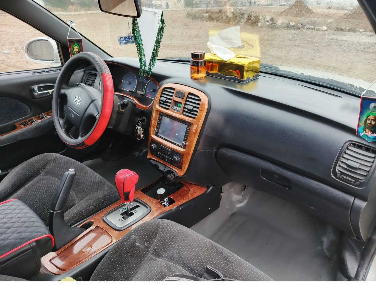 سوناتا موديل 2002 مكفوله من الضربه
مكينه حاويه جديده 2000  رقم بغداد مشروع وطني 
مكان سياره واسط  تبريد عاطل سعر  58 رقمي بيه واتساب***********
