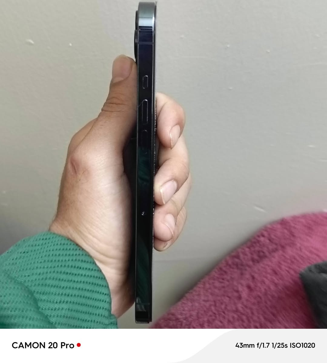 سلام عليكم ايفون ١٢ برو ماكس ذاكره ٢٥٦ بطاريه ٧٨ بلاديه  الاصليه جهاز شخط مابي
مبدل شاشه نوعيه تخبل لا تعلك ولا تصفن شاشه تخبل 
الباقي كله بلادي 
المكان بغداد البياع الشرطه الخامسه 
السعر ٣٧٥ وبي مجال لشراي 
الرقم ***********
اخوان رحمه لاهلكم لحد يكسر بي جهاز نضيف الله شاهد
