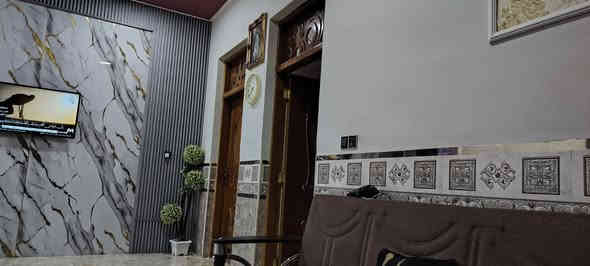 السلام عليكم 
بيت في نادر الثانيه بناء حديث 2020 
المساحة 375 م
النزال 30
الواجهة 12 
طابقين شقتين منفصلات 
للاستفسار الاتصال بالرقم *********** واتساب
