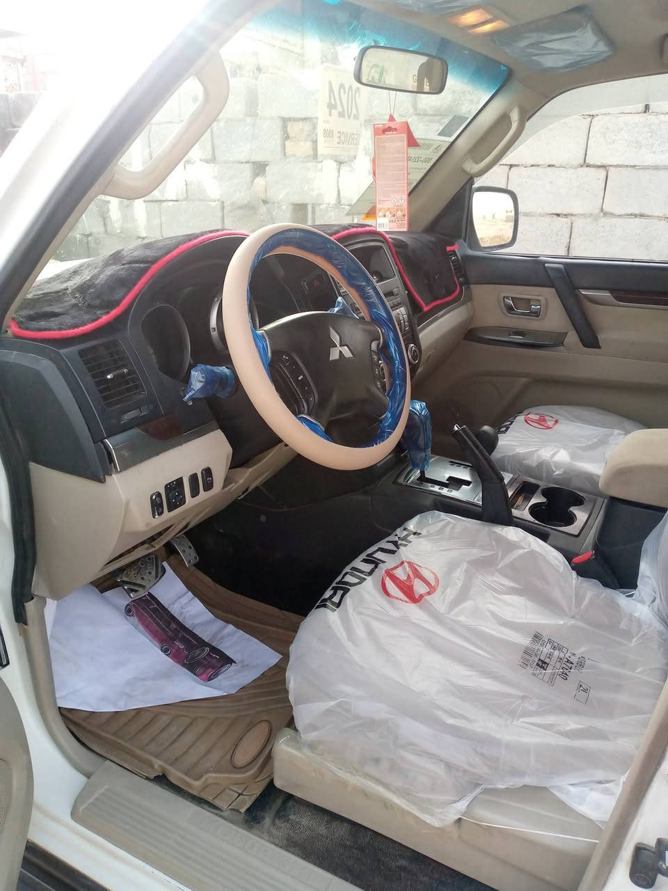 السلام عليكم 
باجيرو حبتور موديل 2013 مصبوغه حزام 
مكينه كير تبرد كفاله سياره باسمي تحويل شوكت ما تحب 
مكانهه ناصريه مركز السعر 110 وبيهه مجال 
موبايل *********** اتصال وواتساب
