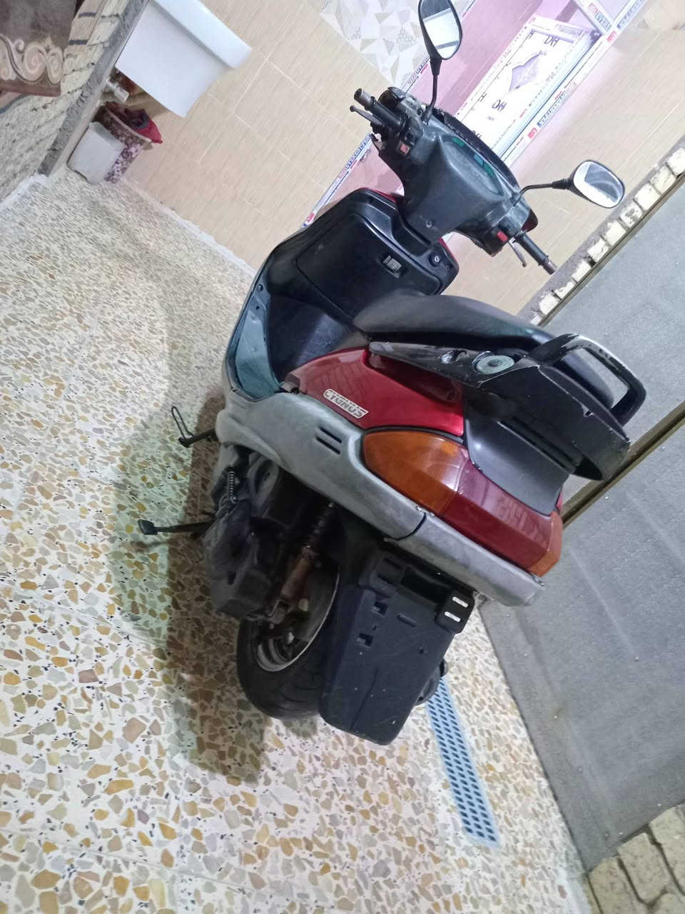 ياماها فضائي فراشة حديث سرعه ١٠٠ ياباني اصلي ام البليته  كفاله عامه من كلشي دراجه برغي ما مفتوح بية وكله بلادية وكله شغاله اي نقص مابية  صاله ٦اشهر نزلته رنبة على ايدي محرك مكفول اوراق كامله السعر قفل ٦٠٠مكاني مدينه الصدر *********** الشراي يتصل غير متواجد نت
