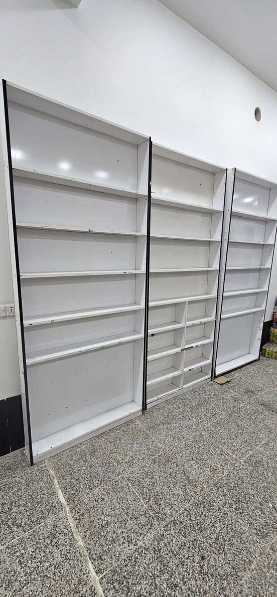 فاترينات للبيع عدد 3
سعرهن كلهن 100 الف
مكاني بغداد الرصافة الثانية حي البتول 
الاستفسار الاتصال على رقم ***********
