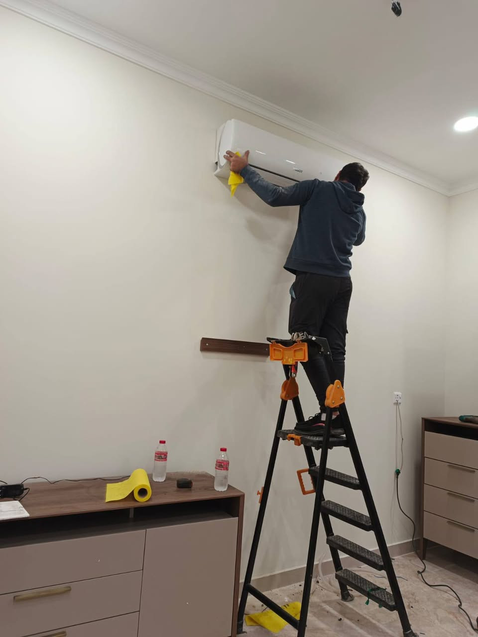 ورشه الهندسيه للتبريد متنقله في بغداد 🌐
لتنصيب وتركيب سبالت ❄️ وفتح سبالت ❄️ وغسل وتنظيف جميع انواع السبالت 💧 
٠٠٠٠٠٠٠٠٠٠٠٠٠٠٠٠٠٠٠٠٠٠٠٠٠٠٠٠٠٠٠٠٠٠٠٠٠٠٠٠٠٠٠٠٠٠٠٠٠٠٠٠٠٠
🔴 جزء من اعمال ورشتنه على بركه الله 🧑‍🔧❄️
♦️تم تنصيب مجموعه من السبالت بمختلف النوعيه ولطنيه جداري غاز 410 وكنتوري مع فتح سبالت اخرى مع ضمان العمل ✅..
...............................................................
⭕ للتواصل عبر الرقم:
📱*********** واتساب ✅ 
او مراسله الصفحه
