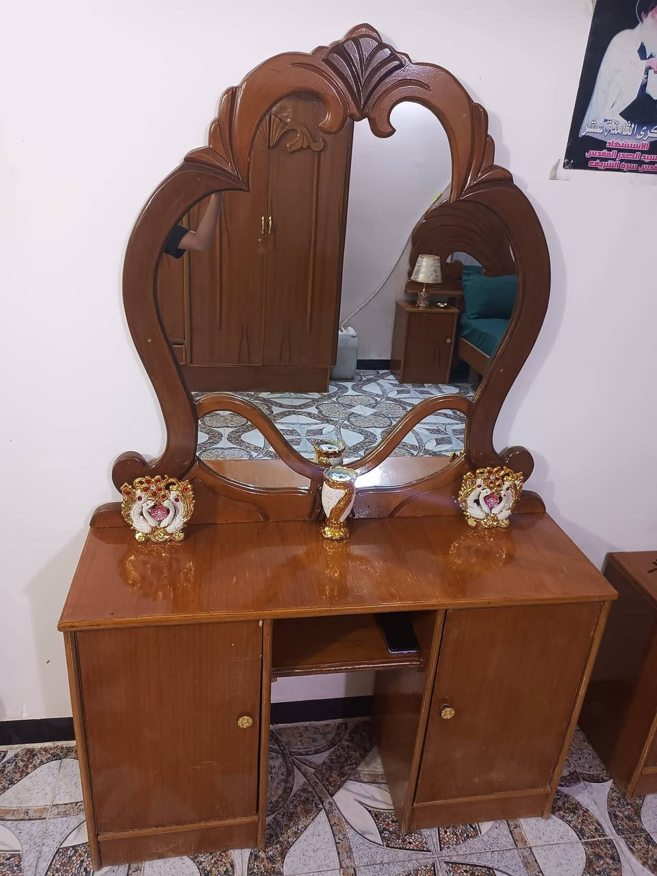 غرفه نوم للبيع السعر 800وبيه مجال الاتصال على الرقم التالي ***********
