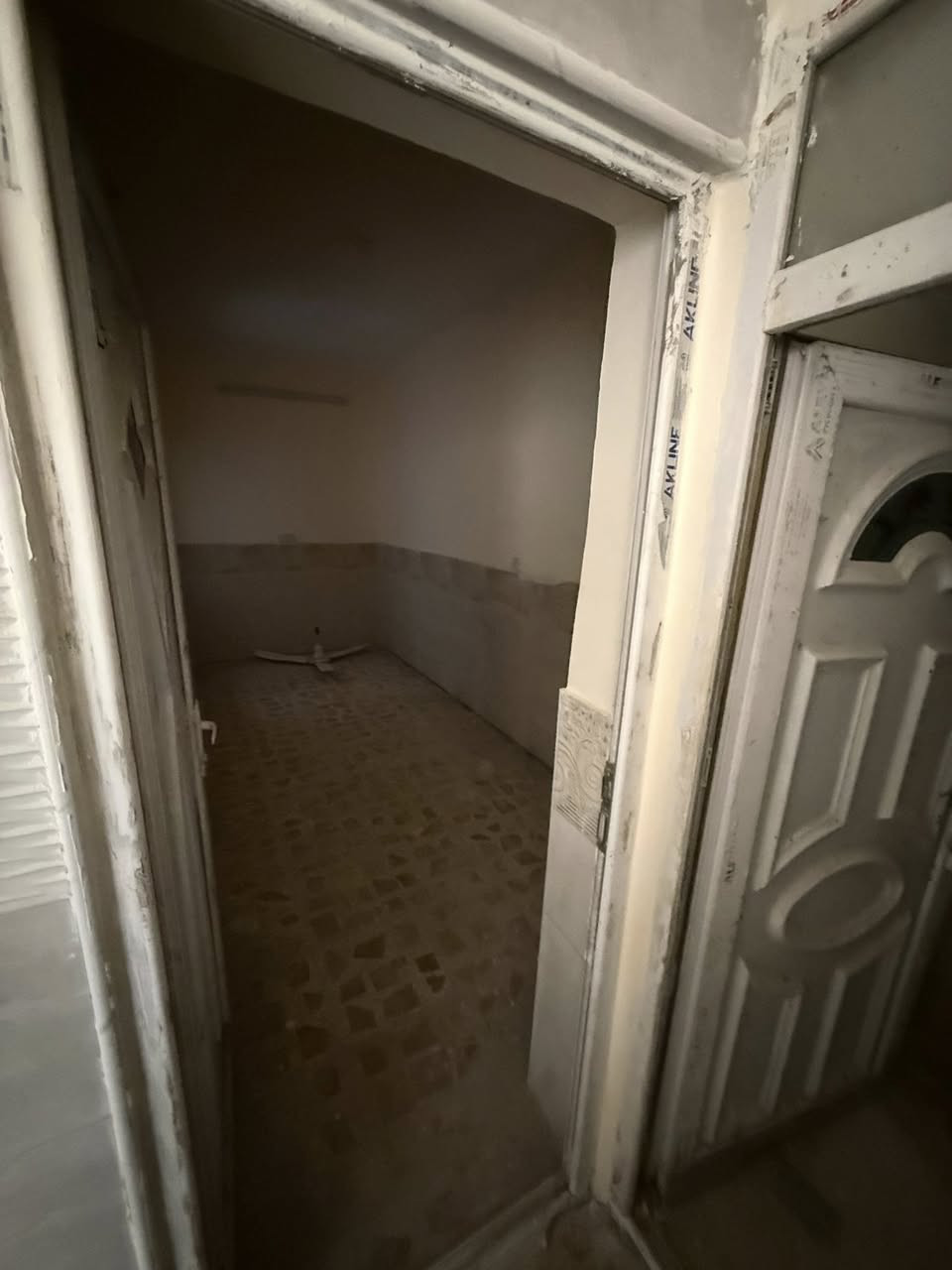 السلام عليكم
يتوفر مشتمل للبيع 
مساحه 50متر 
واجهه4.25 
البيت جاهز للسكن 
الطابق الارضي 
استقبال 
ومطبخ وخدمات 
وغرفه نوم 
طابق ثاني 
غرفه نوم 
وسطح 
بغداد الجديده شارع المسبح 
قرب مدرسه البحتري 
للاستفسار الاتصال على الرقم
***********
