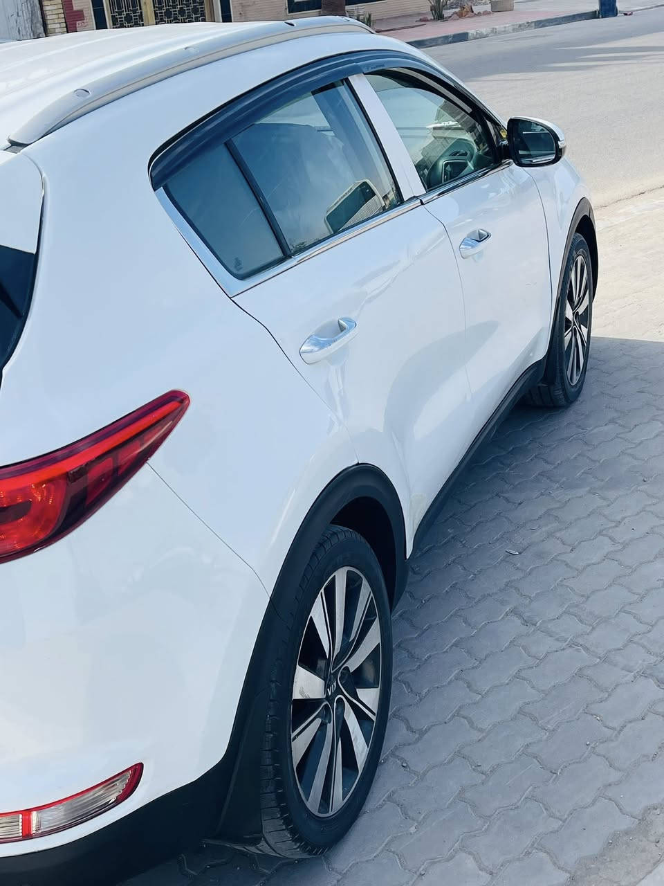 السلام عليكم

كيا سبورتج وارد خليجي موديل 2017

مكينه 2000رقم بصرة 

سياره جاهزه حداديه وتخم 

تاير وتبريد وگير كله جاهز 

بيه أماكن صبغ غير مكفول 

السعر 137 مراوس أو بيع 

مكان بصرة ياسين خريبط 

الرقم ***********
