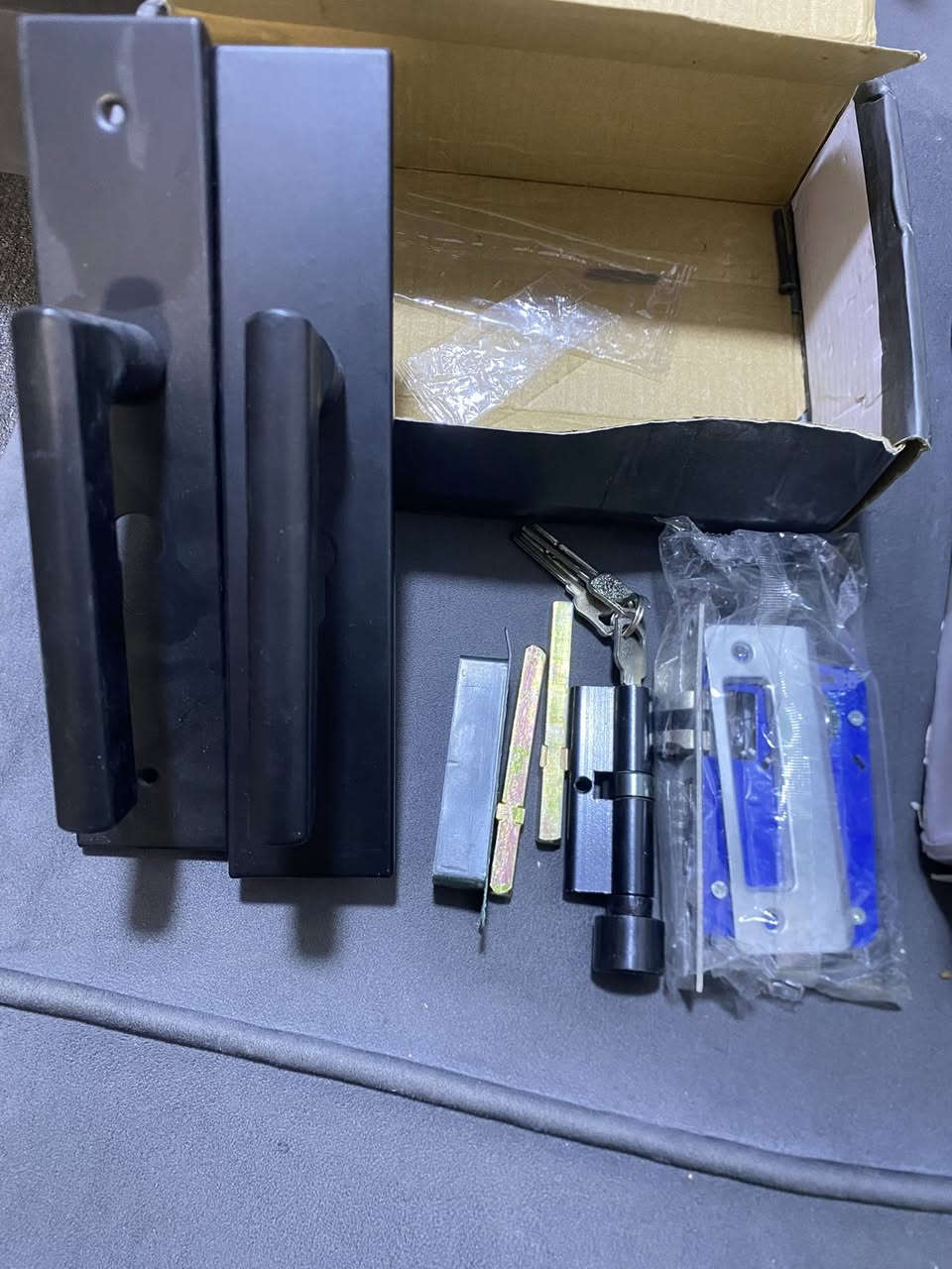 كيلون أبواب 
ثلاث قطع 
جدد بالكارتون 
اعلى سعر ابيع


**إذا كنت صاحب هذا الإعلان وتريد حذفه لأي سبب، رجاءا أرسل رسالة إلى الدعم الفني**