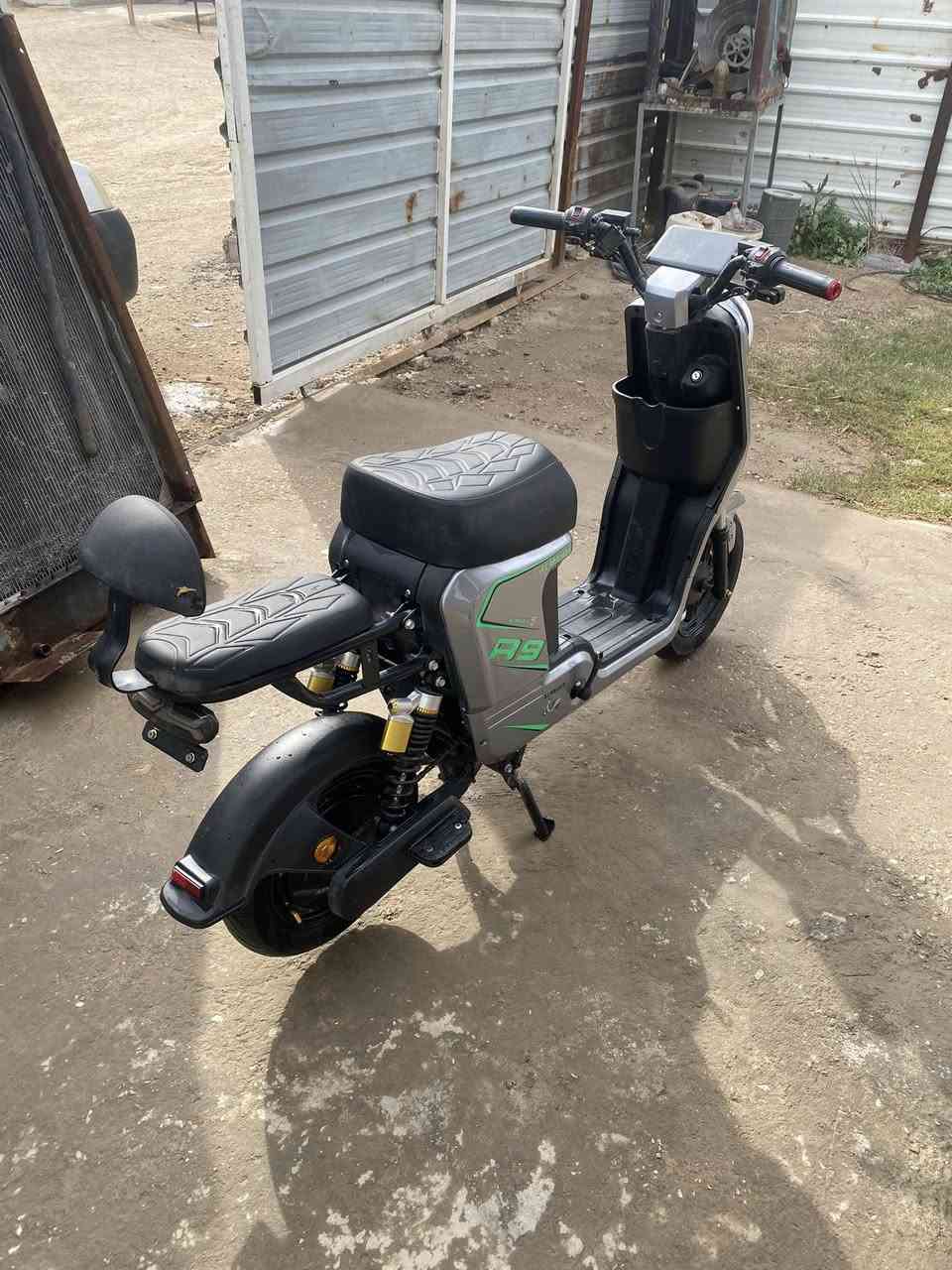 سلام عليكم ورحمة الله وبركاته 
دراجة شحن R9 للبيع 
المشكلة بريك الأمامي مشلوع و شخط بالكفر اليمين
السرعة 60–70 حقيقي
العنوان ابو غريب خرنابات شارع السجة 
السعر 400 فقط 🔒
الرقم ‭٠٧٧١ ١٦٣ ٤٧٣٦‬
