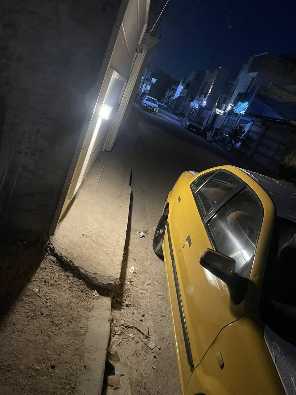 السلام عليكم سمند موديل ١١ كفاله عامه السيارة كير مكينه خير من الله لا تنقيص ولا تبخير تبريد ثلج تخم تاير جديد صدر خلفي امامي جديد السيارة خير من الله مابيه نقص مصفرة هيئه وغرامات السيارة لا جراد السيارة متعوب عليه وبالعافيه على الياخذة 
المكان الامين 
***********

