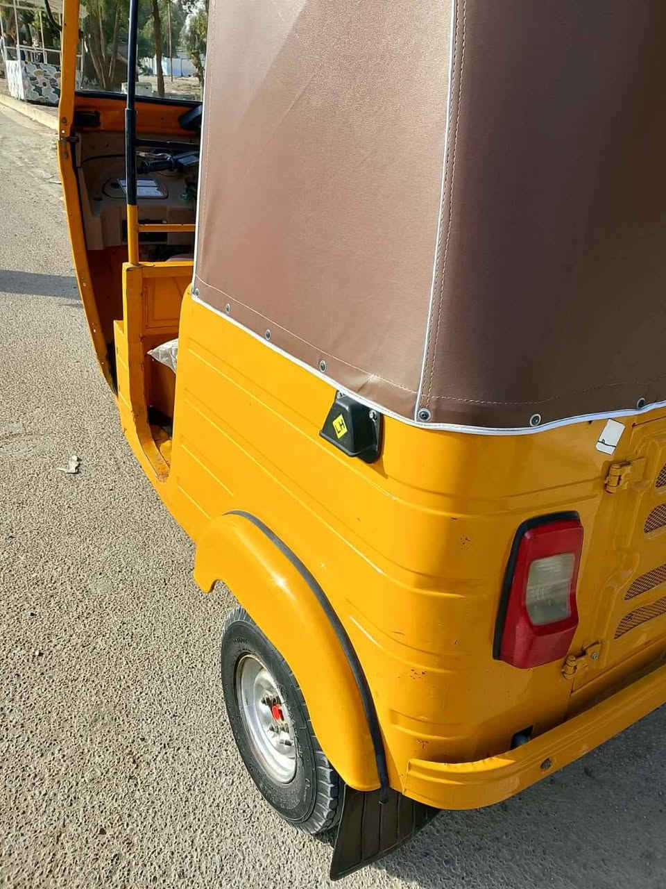 سلام عليكم تكتك للبيع مكفوله مكاني جسر الطبر مرقم
‏‪0781 164 2194‬‏
