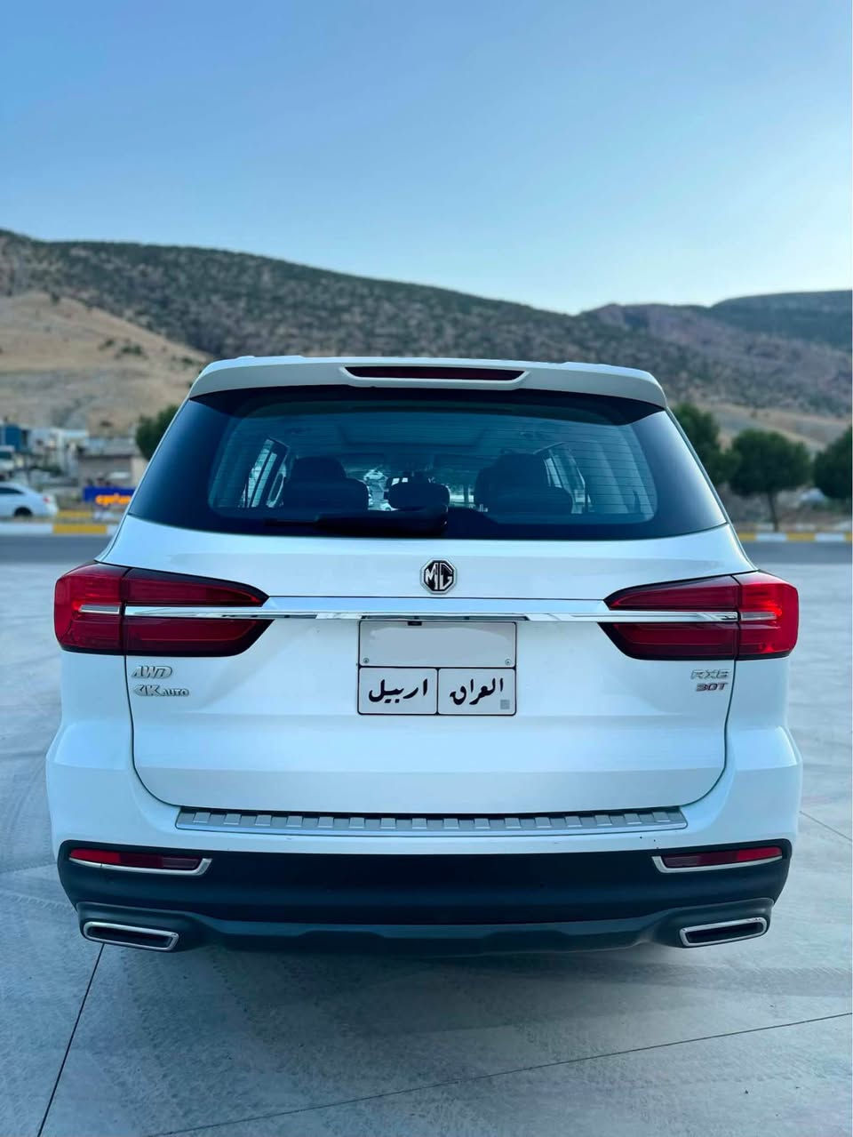 ئێم جی  RX8 2021 قەپات مواسەفات 
سفرى شه ريكه ى MG 
زەمانی شەریکەی ماوە
فول قەپات مواسەفات 
بزوێنەری 2.0 لیتر تۆربۆ ، گێڕی ئۆتۆماتیک 6 خێرایی
سیستەمی دەبڵ ئەکسل (4WD) لەگەڵ 6 دۆخی جیاوازی لێخوڕین ، سەقفی پانۆرامای گەورە 
لایتەکانی پێشەوە و دواوە LED 
لەگەڵ لایتی تەم و لایتی ڕۆژ (DRL)
ویلی ئەلەمنیۆم قەبارە 20 ئینج
سندوقی دواوەی کارەبایی (جەک)
ئاوێنەی کارەبایی خۆکارانە دەخەوێتەوە
حەساسی باران بۆ جامی پێشەوە
7 کورسی گەورە واتە 3 مقعد
کورسی شۆفێر و سەرنشینی پێشەوە کارەبایی
سیستەمی (ساردکەرەوەی کورسی) و (گەرمکەرەوە )
بۆ کورسییەکانی پێشەوە ، تەبریتی مەرکەزی سقف
شاشە گەورە  Apple CarPlay و Android Auto 
پشتگیری دەکات
شاشەی دیجیتاڵی 7 ئینج لە ناو داشبوڵ بۆ شۆفێر
شەحنی بێوایەر (Wireless Charger) بۆ مۆبایل
سیستەمی کامیرای 360 پلە (بینینی چواردەوری ئۆتۆمبێلەکە)
حەساسی پێشەوە و دواوە بۆ یارمەتی پارککردن
6 ئێرباگی پارێزەر بۆ پێشەوە و لایەکان
سیستەمی ڕاگرتنی هاوسەنگی (ESP)
سیستەمی دژە خلیسکانی برێک (ABS + EBD)
سیستەمی ئاگادارکردنەوە لە لادان لە هێڵی ڕێگا (Lane Departure Warning)
کروز کۆنتڕۆڵ (جێگیرکەری خێرایی)
سیستەمی کارپێکردن بە بەسمە و چوونە ژوورەوەی بێ کلیل (Smart Keyless Entry)
شاسی بەهێزی ڕاستەقینە (Body-on-frame) گونجاو بۆ ڕێگا سەختەکان

105 كم رويشتووه رەقەم هەولێر
تەنها 3 پەڵە ساردی بچوکی پێوەیە
یەک دەستە لە شەریکە و تا ئێستا 
کامل سێرڤس و رونەکانی لەکاتی خۆی گۆراوە

گێڕ و مەکینەی بەشەرت
 لەسەر دەقی شەریکە ماوەتەوە لە

ژمارەی خاوەنەکەی 
*********** سوران, أربيل
