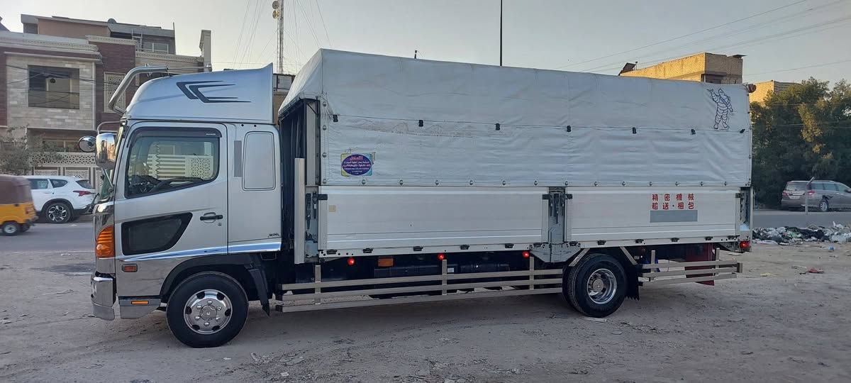 السلام عليكم للبيع فقط
هينو شيطان دخول جديد رقم بصره باسمي سنويه لل2030 طول سته وربع محرك سته سلندر سوبر كهربائي  ٤ جوبلس خلفي اكتروز  شاصي محسن للاخير قماره سقف عالي تخم تاير جديد ويل كب سته بلادي محجر + فرشه بدي وجادر درجه اولى/ اي بي اس + كروز مثبت سرعه السياره فول مواصفات جاهزه من كل شي السعر ٣٠٠ ورقه ٣شدات وبيه مجال بسيط ***********
