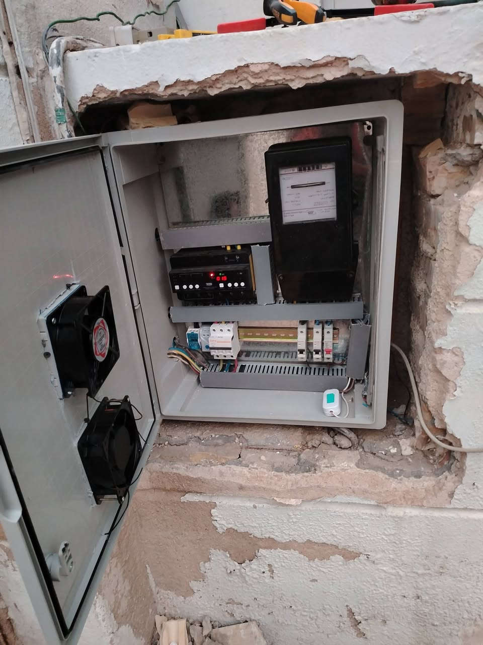 تاسيس كهربائيات عامه بيوت وعمارات ونصف بوردات نموذج من عملنا هذا الشرطه الرابعه تبديل بورد حديث الكتروني الكتروني ***********
