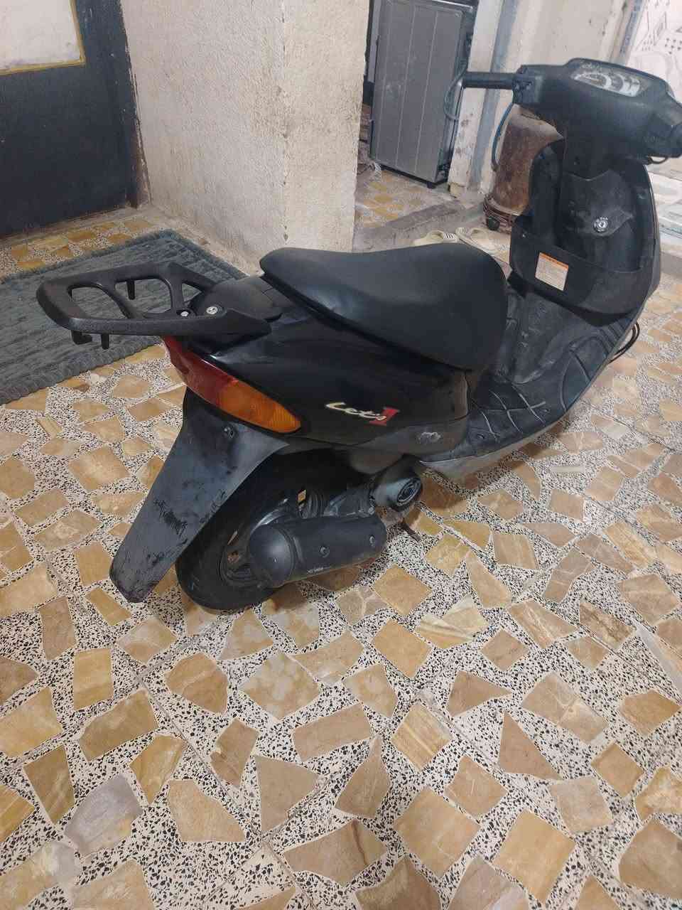 السلام عليكم دراجه للبيع ساسوكي مصطره دراجه نضيفه ما مفتوحه سلف هندر كهربائيات كلهاس  سعره ٥٥٠ /***********
